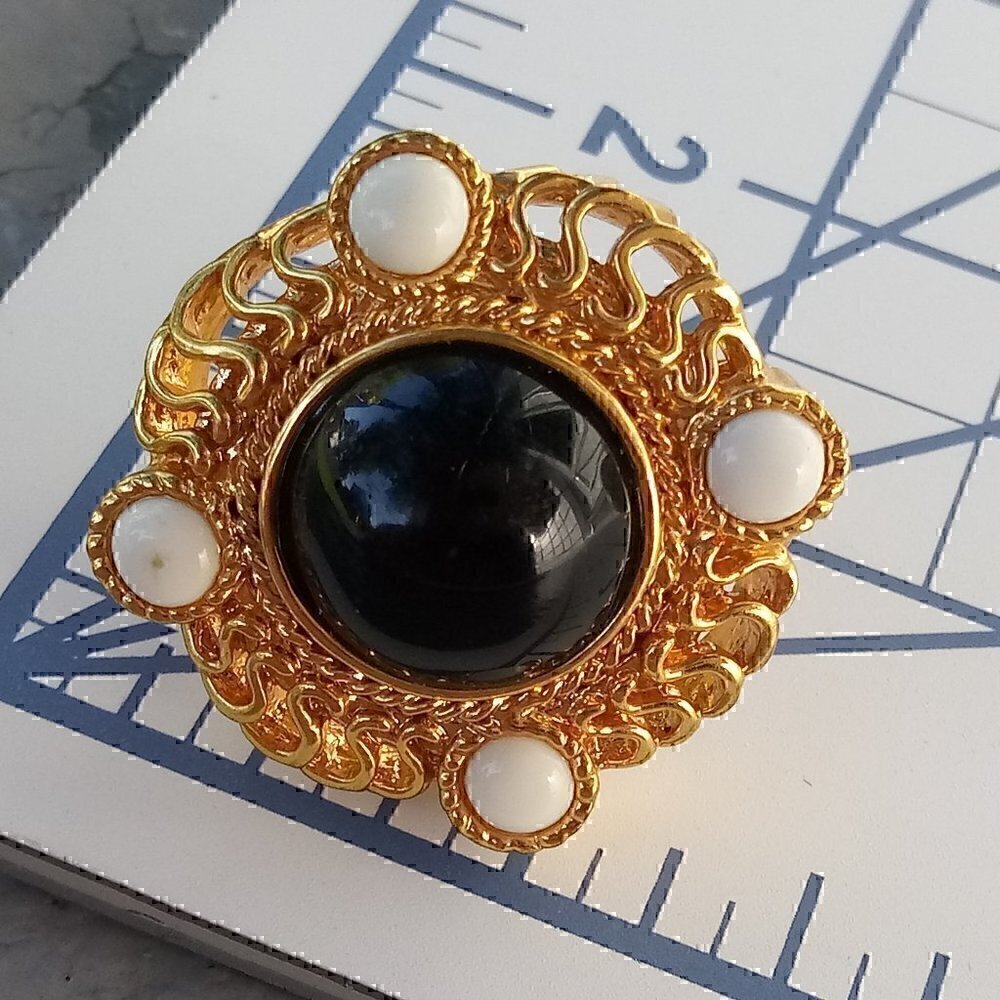 Gorgeous RL Ralph Lauren Cabochon statement Ring black white gold tone…        